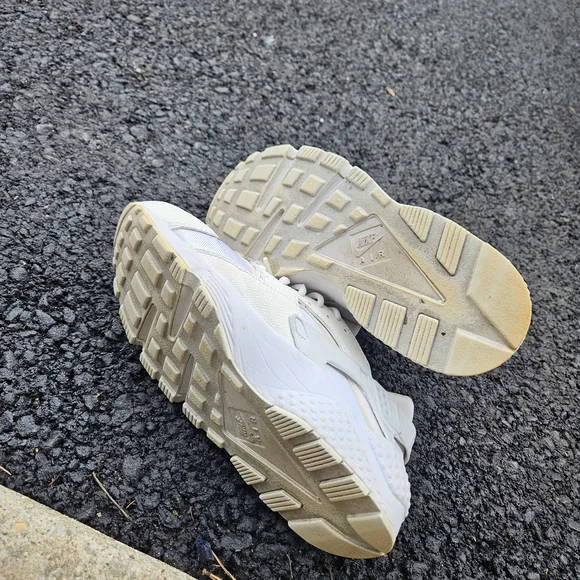 Nike Air Huarache Triple White Womens Size 8 Running Sneakers - Picture 6 of 7